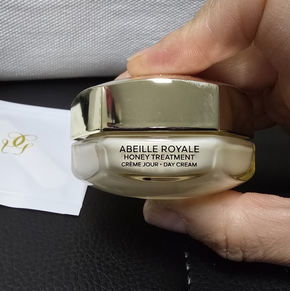 Guerlain Abeille Royale Revitalizing Ritual Day cream and Pouch - Picture 4 of 8